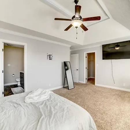 Family-Friendly Clarksville Vacation Rental!